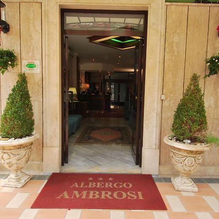 פיוג'י Hotel Ambrosi מראה חיצוני תמונה