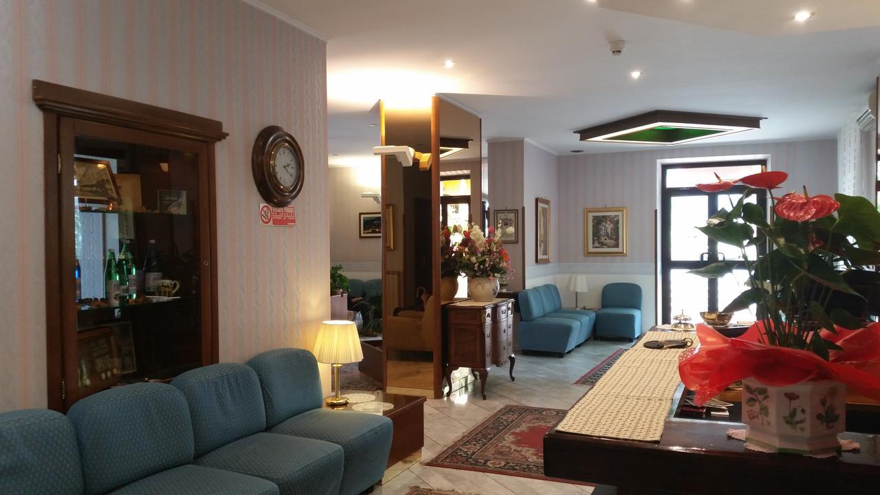 פיוג'י Hotel Ambrosi מראה חיצוני תמונה