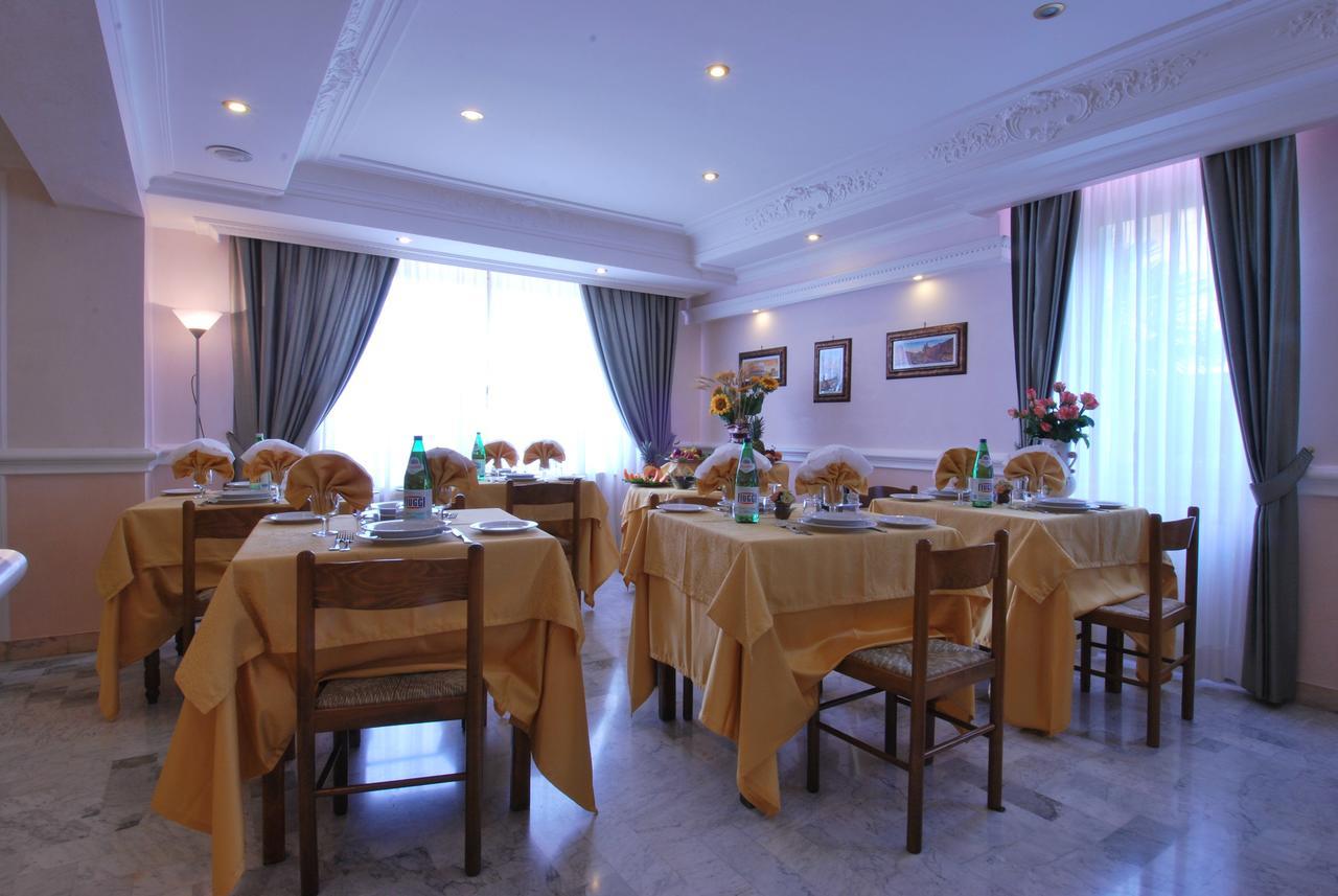 פיוג'י Hotel Ambrosi מראה חיצוני תמונה